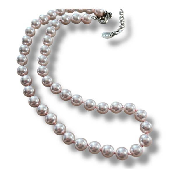 ICING light light barely pink string of faux pearl necklace 8-10” - Picture 4 of 10